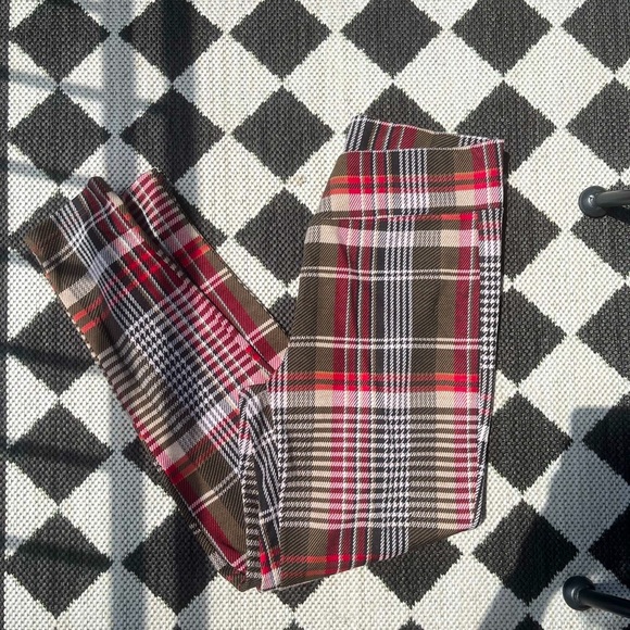 #52 🌺 5/$30 🌺 Burgundy Plaid legging pants - Picture 2 of 7